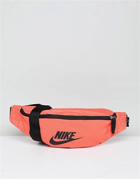 nike heuptasje met logo in rood|Nike Heuptasjes voor heren online kopen .